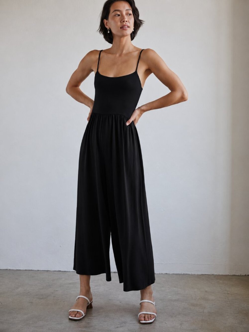 Aritzia Wilfred Wide Leg Market Ultra Soft Jumpsuit Black Size Small